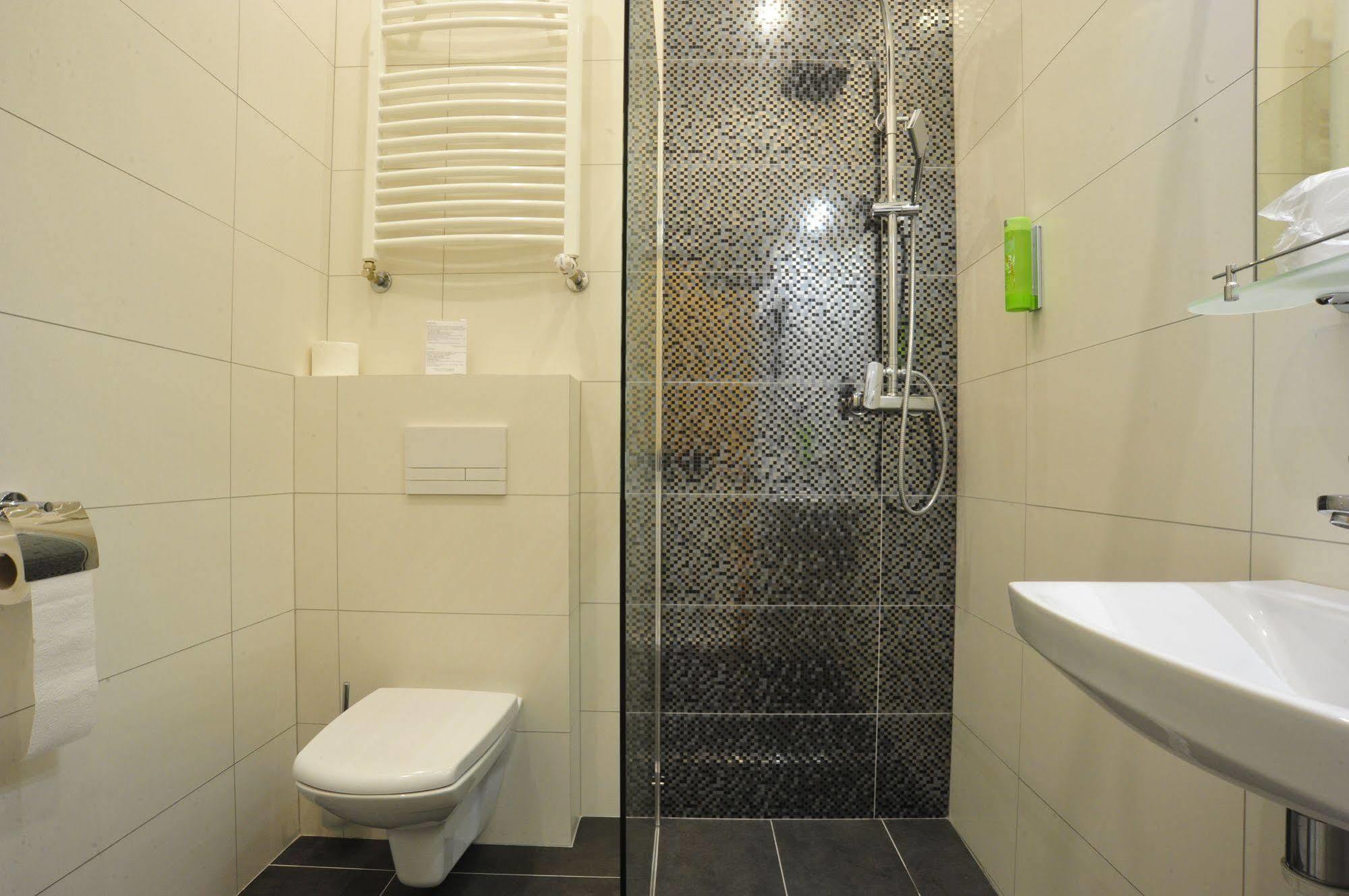 Kosmopolita Apartments Krakow Luaran gambar